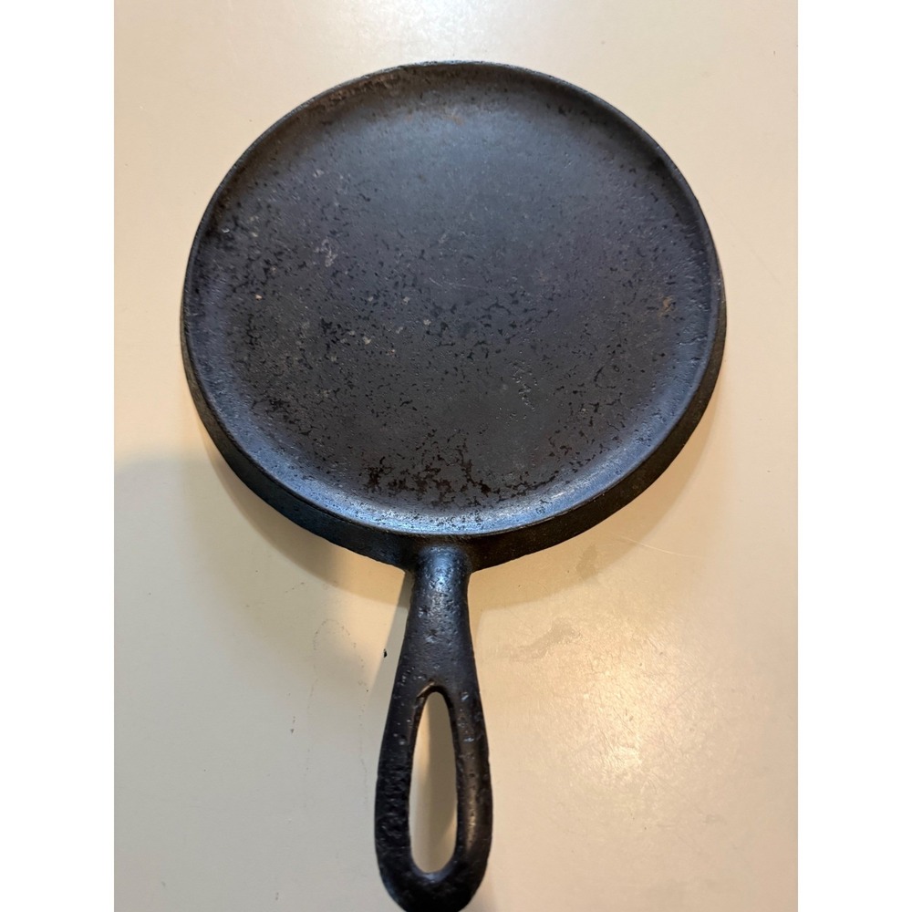 VNT Griswold Cast Iron Round Griddle/Skillet  8" Logo Erie PA 607
